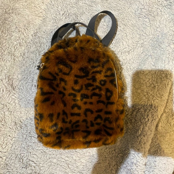 Mini soft leopard backpack - Picture 2 of 4